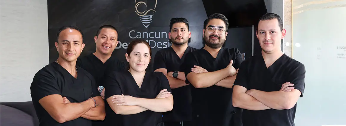 whole staff of cancun dental design´s clinic